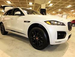 What colors were displayed at the auto shows?-jaguar-f-pace-2-.jpg