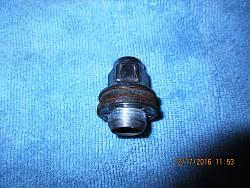 Replacement wheel bolts.-lug.jpg