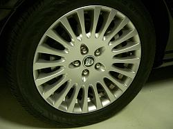 Factory Alloy Wheels - From '05 XJ VDP,  18&quot; Rapier, Like New!-dscn1308.jpg