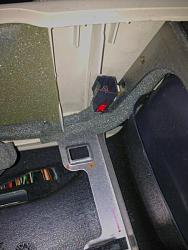 What is this plug in the center armrest?-plug.jpg