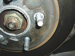 Low Dust Brakes-fastener-clip.jpg