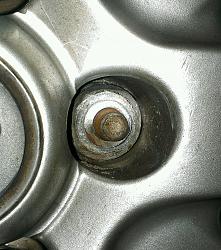 2002 s type   broken Lug-imag0851_1.jpg