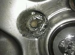 2002 s type   broken Lug-imag0897_1.jpg