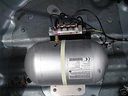 '04 XJ8 Aftermarket shocks?-air-tank.jpg