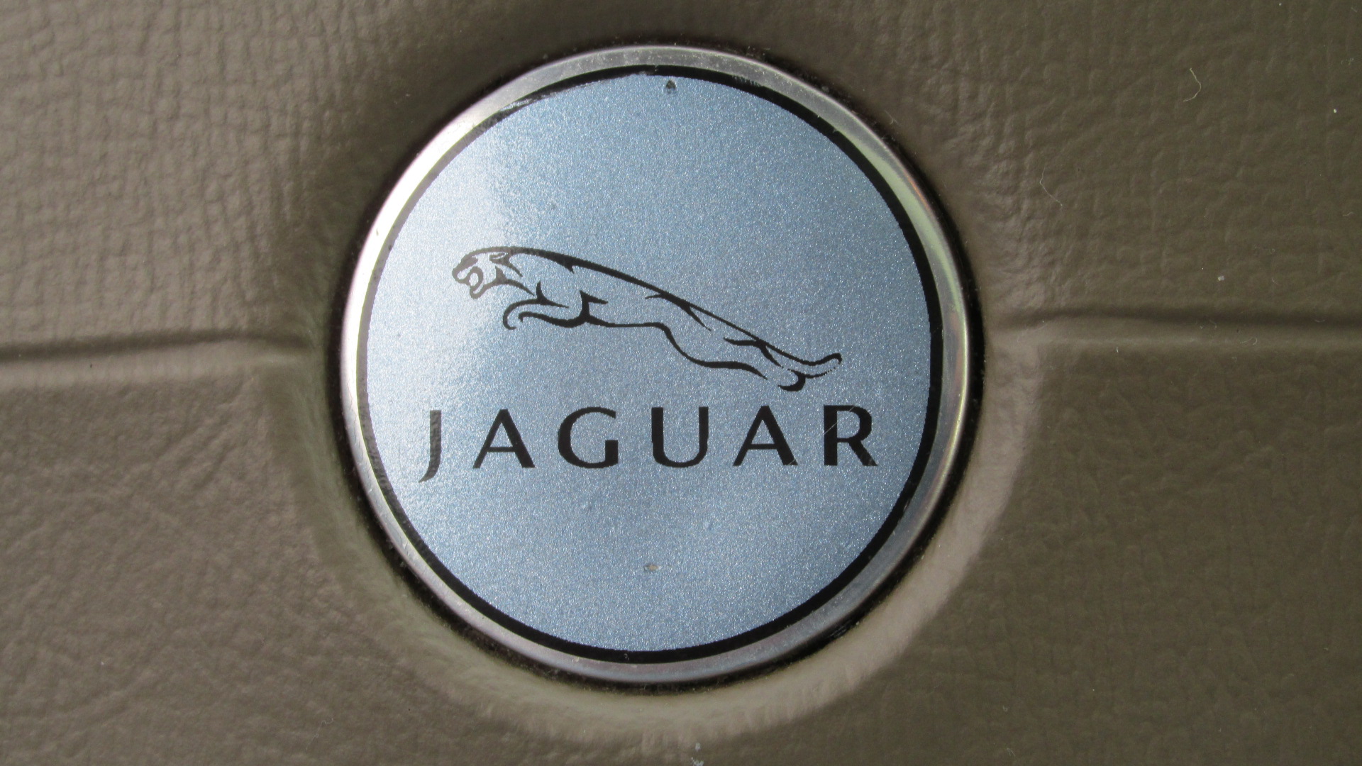 jaguar steering wheel emblem