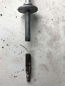 Battery replacement - broken bolt-photo279.jpg