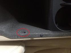 Cup holder/arm rest problem-catch-hole.jpg