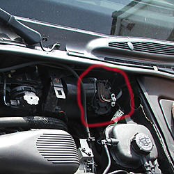 98 xj Vanden Plas; crazy windshield wiper-wiper-motor.jpg
