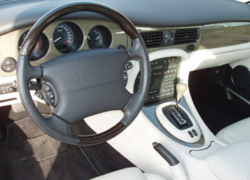 Do you have white Leather and a Black Dashboard?-bildschirmfoto-2017-06-28-um-21.17.46.png