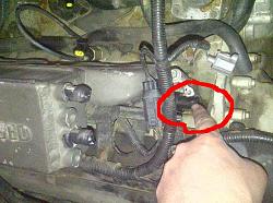 1998 XJR Knock Sensor location?-broken-fuel-rail-hose1.jpg