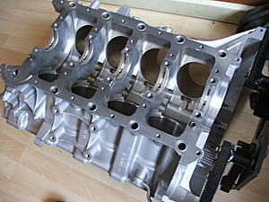 Naked AJ V8 Engine-dscf5628.jpg