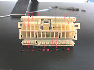 XJ8 (308) Workshop Manual-2-radio-connector-pinout.jpg