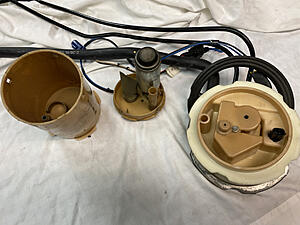 91' Sovereign 4.0 Fuel Pump Housing-photo29.jpg