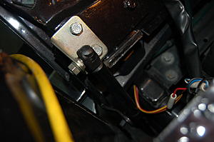 Gas struts in Series III?-v12-bonnet-strut-001.jpg