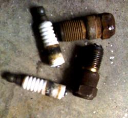 Spark Plug Removal-broken-plugs.jpg