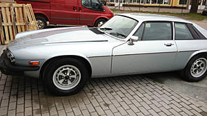 Rubber Side Stripes Position and Attachment?-1976-jaguar-xj-s-stripes.jpg