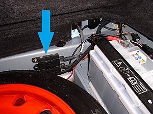 Battery Dead while on Trickle Charger-junction-box.jpg