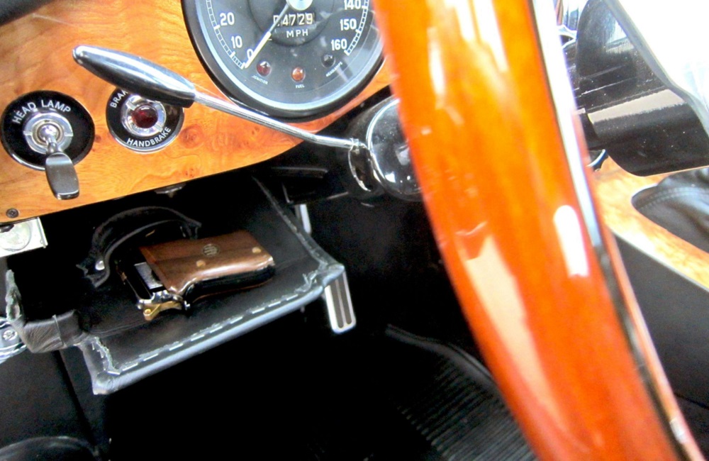 Gun storage in Jaguar E-Type restomod