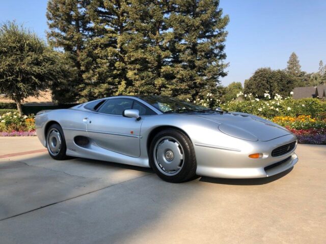 Jaguar XJ220