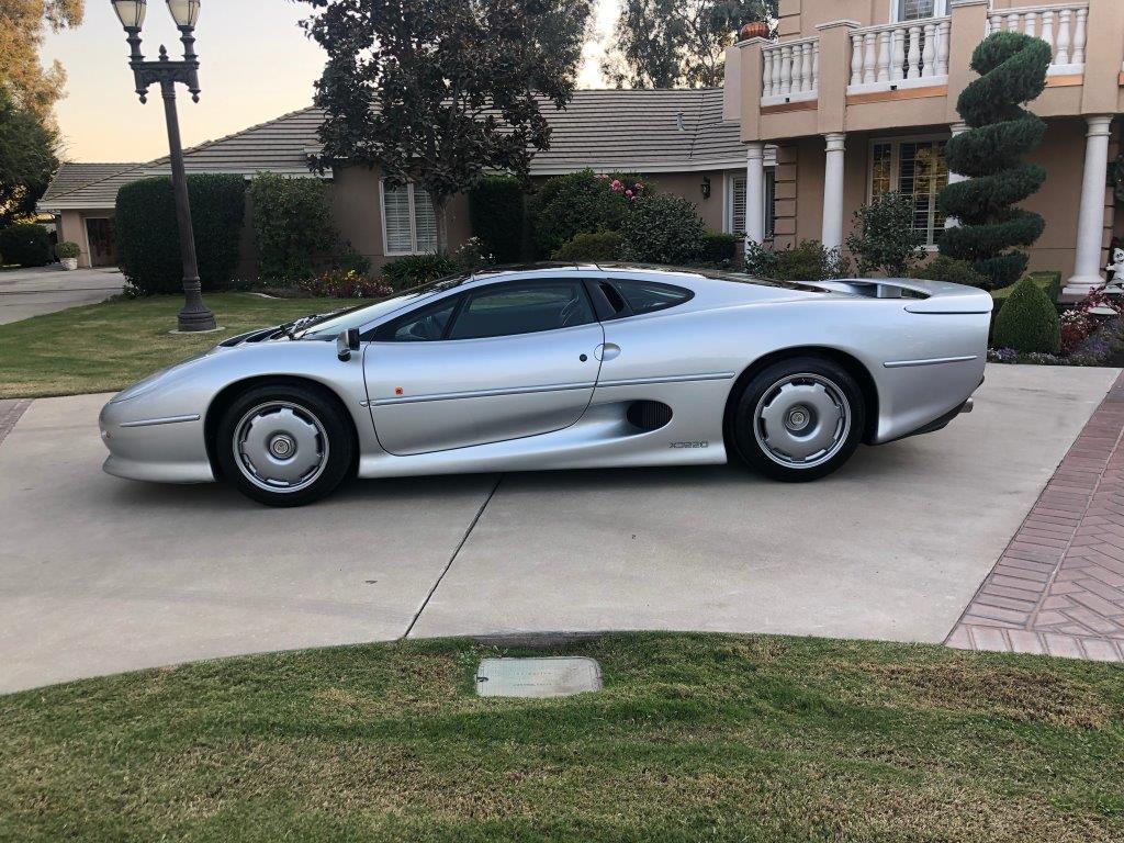 Jaguar XJ220