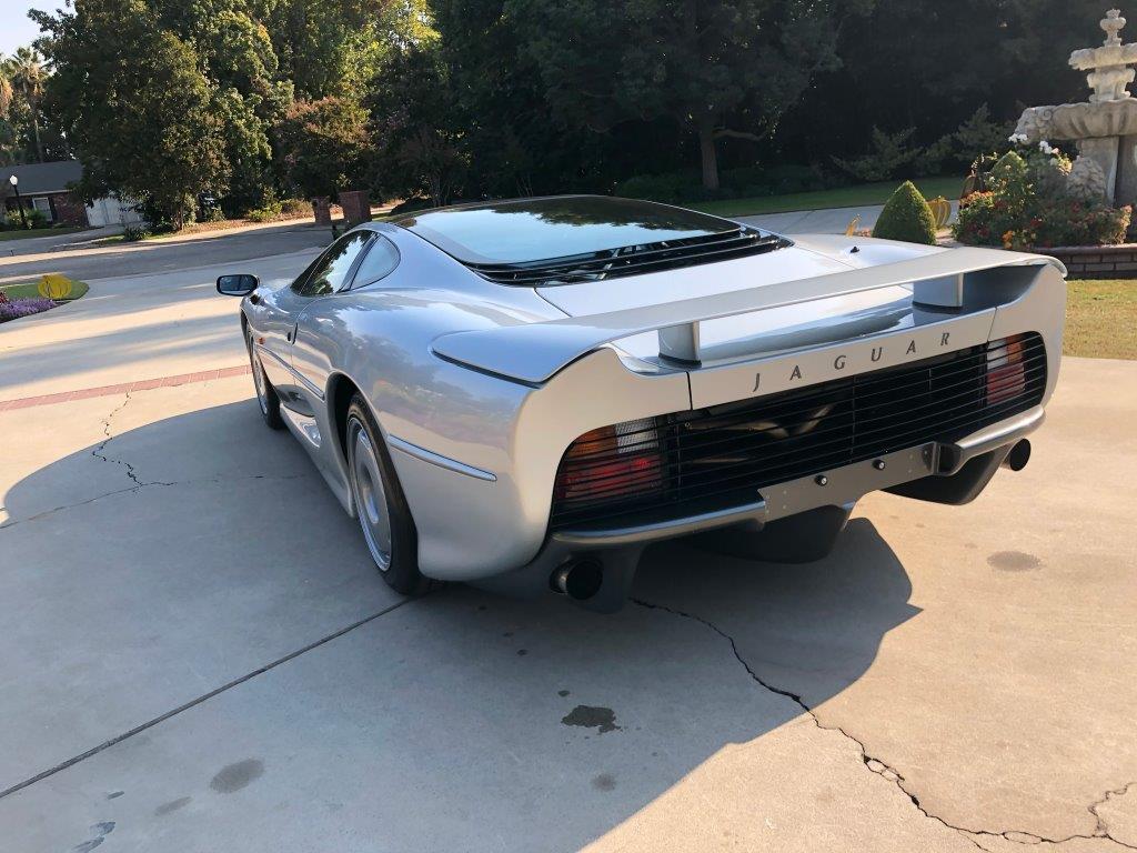 Jaguar XJ220