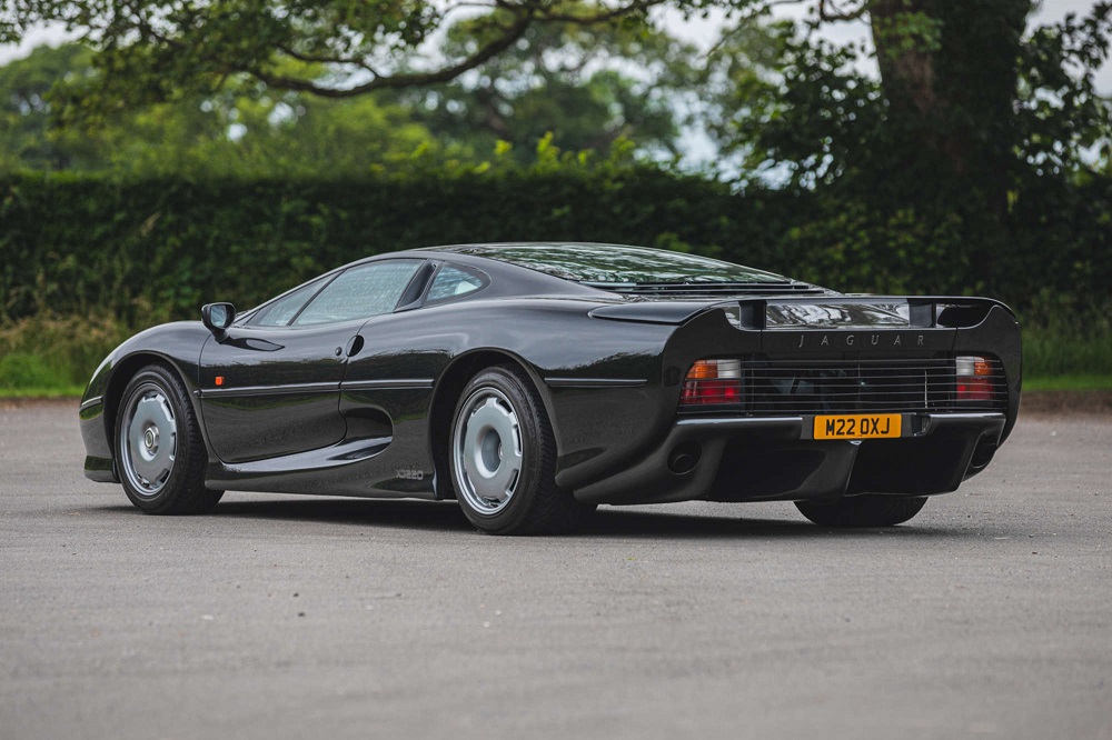 Jaguar XJ220