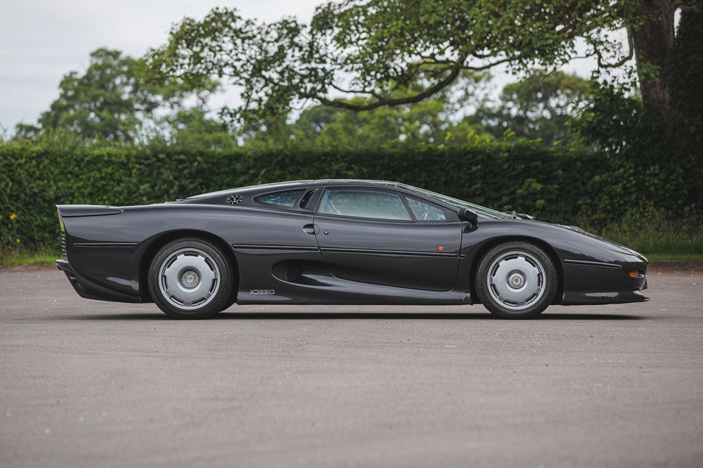 Jaguar XJ220